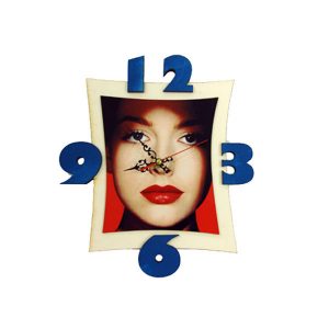 שעון מעוצב מעץ